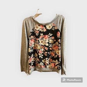 Japna Kids‎ girl’s grey sweater with pink heart. Size 7